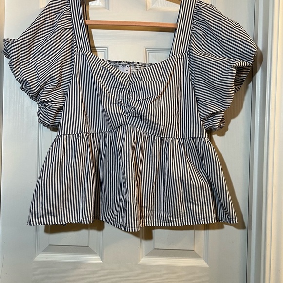 Old Navy Striped Puff Sleeve Blouse - Picture 2 of 4